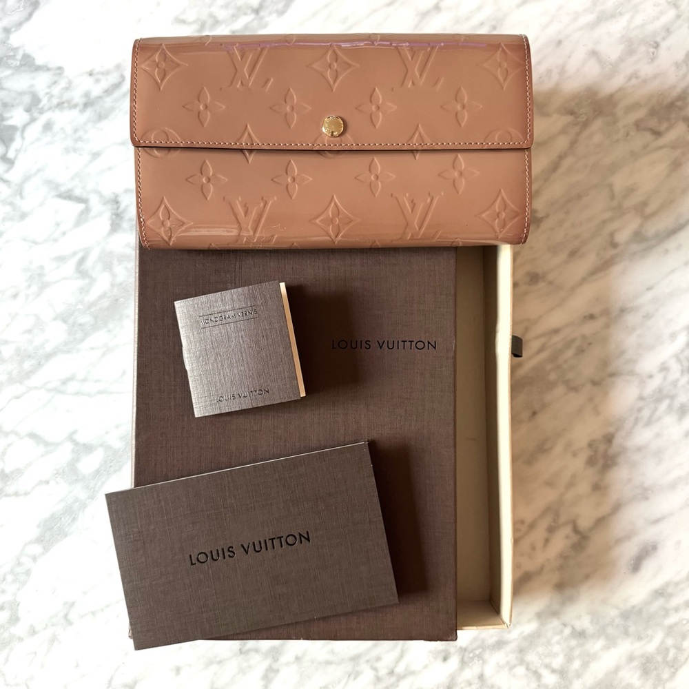 💕 LOUIS VUITTON Authentic Neutral Pale Pink Patent Leather Wallet. - Picture 12 of 12